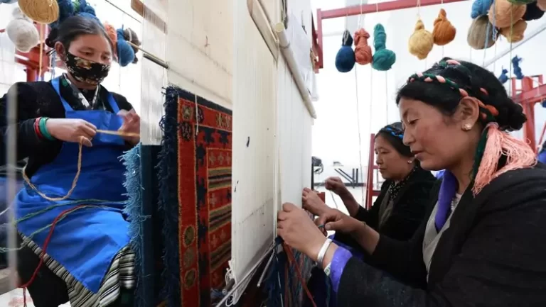 Innovation Propels Tibetan Carpet Industry Into New Prospects