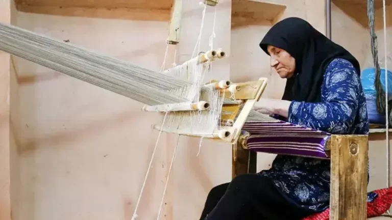 Rooieen Village in Iran Recognized for Traditional Textile Workshops