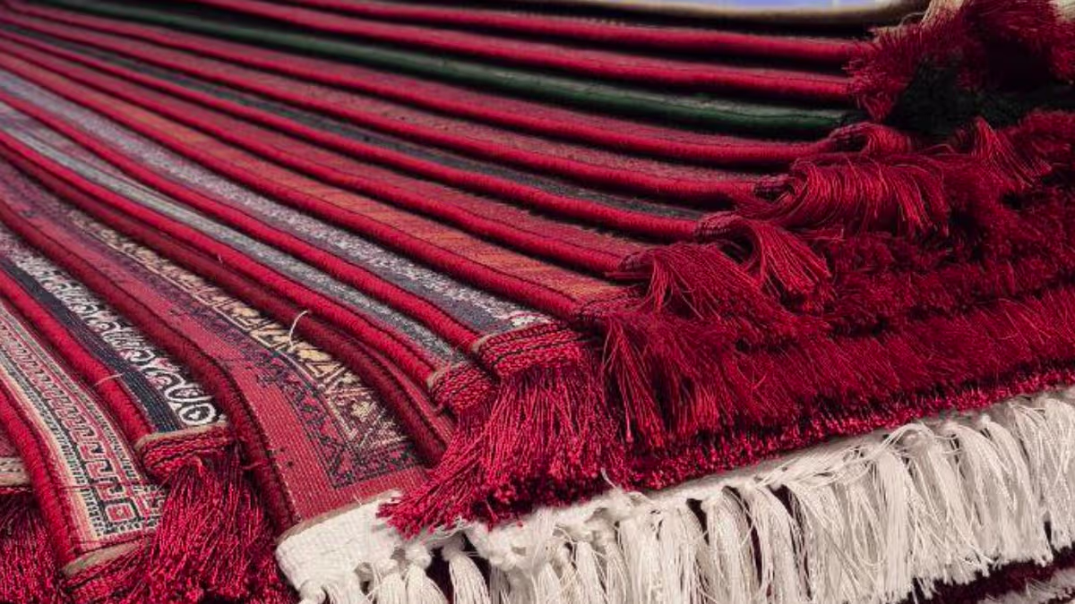 Iran handwoven carpet exports decline amid sanctions and economic pressures